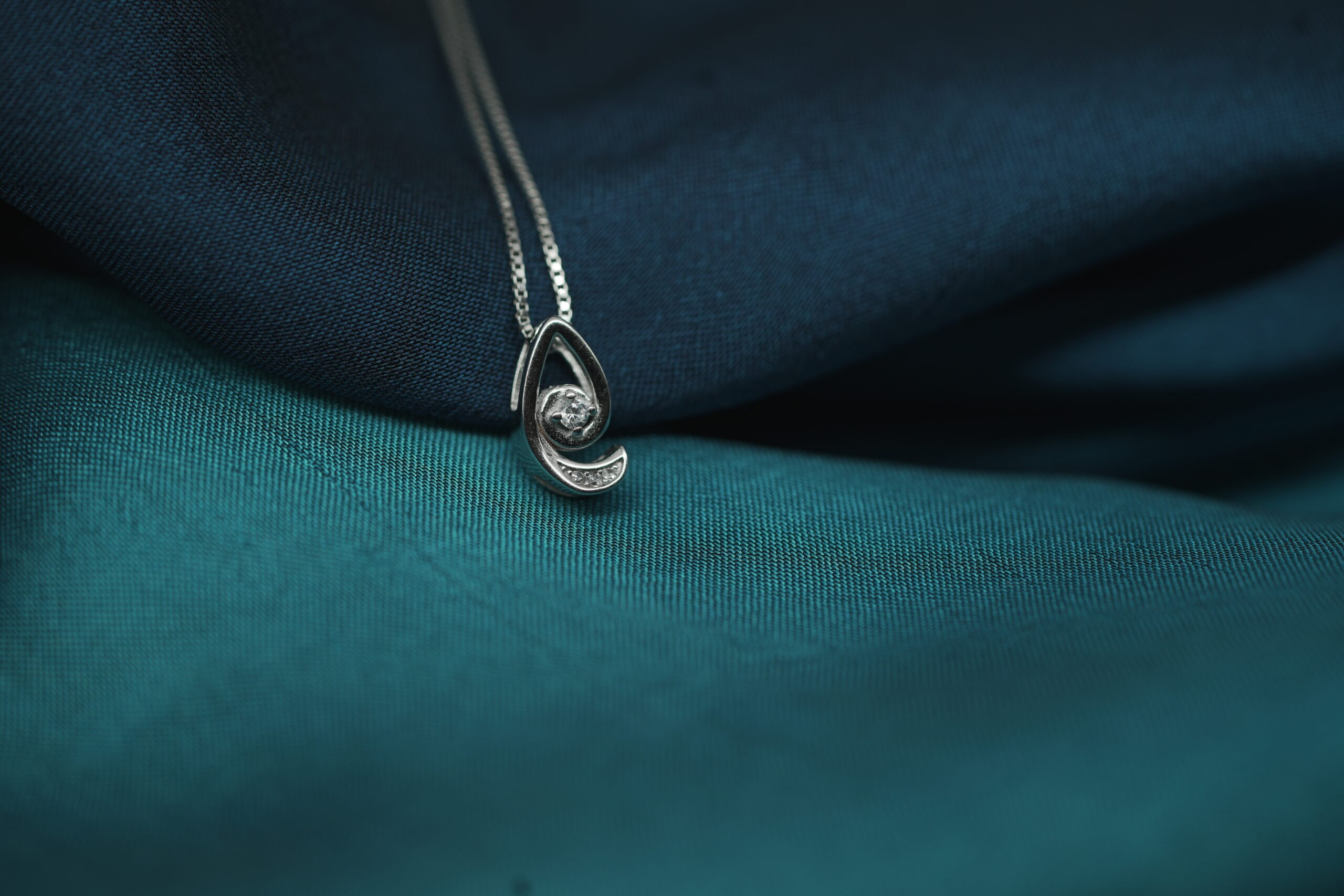 Elegant Pure Silver Teardrop Pendant Necklace - Image 2